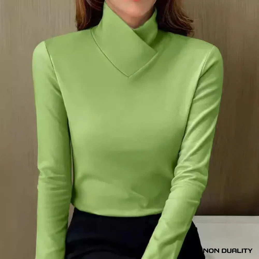 Thea - Sleek Turtleneck Top